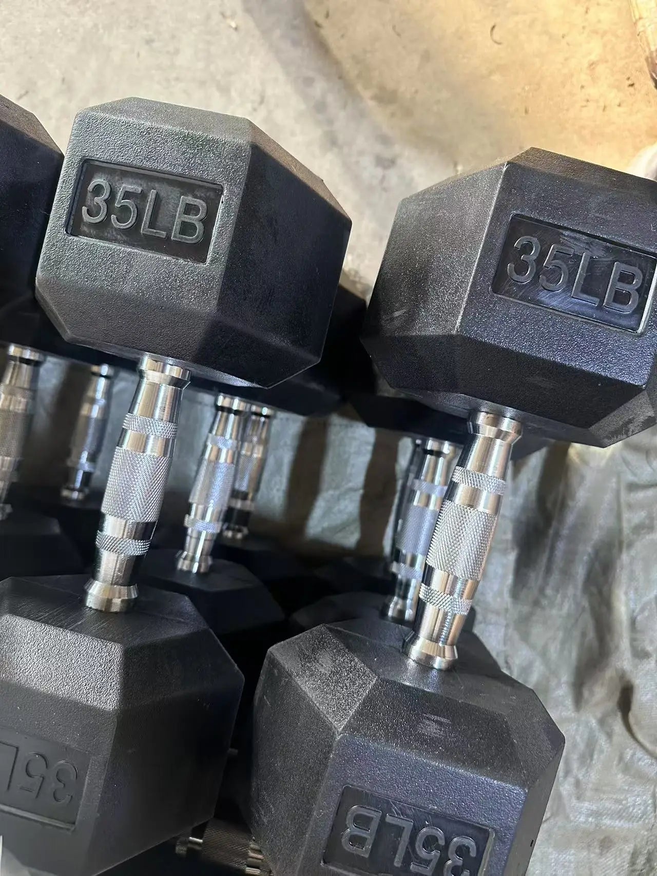 China Factory Commercial Fitness Equipment Rubber Coated Dumbbells /Dumbbell Set  Weight Gym Hex Rubber Dumbbellpromote sales