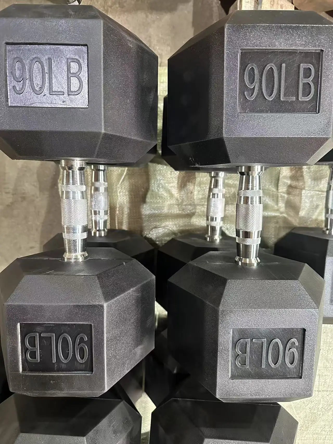 China Factory Commercial Fitness Equipment Rubber Coated Dumbbells /Dumbbell Set  Weight Gym Hex Rubber Dumbbellpromote sales